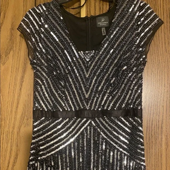 Adrianna Papell beaded Gown🖤 - Picture 5 of 5